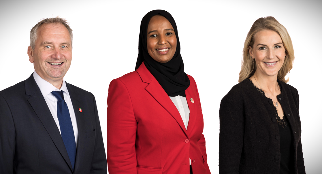 Arbeids- og sosialkomiteens leder Marian Hussein SV (i midten), første nestleder Alf Erik Andersen, FrP (til venstre), andre nestleder Elise Waagen, Ap (til høyre). Alle foto: Stortinget.